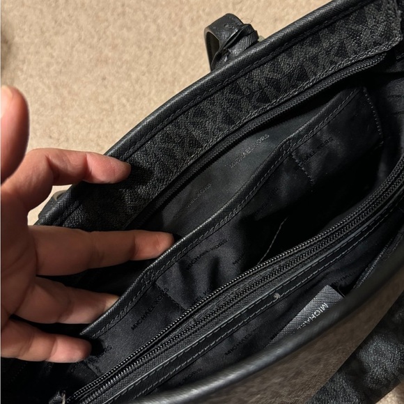 Michael Kors Signature logo pattern and logo charm purse - Picture 9 of 12